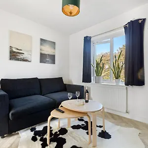 Tranquil 1 Bed Flat In East London